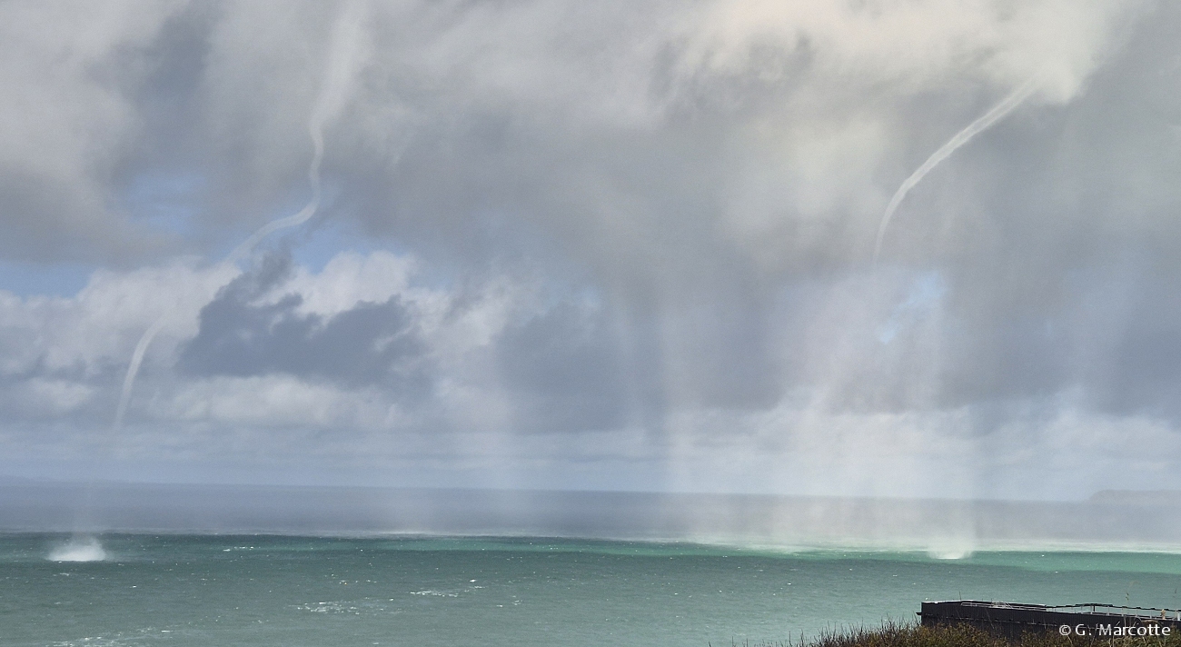 Deux trombes marines simultanées dans la Manche le 10 octobre