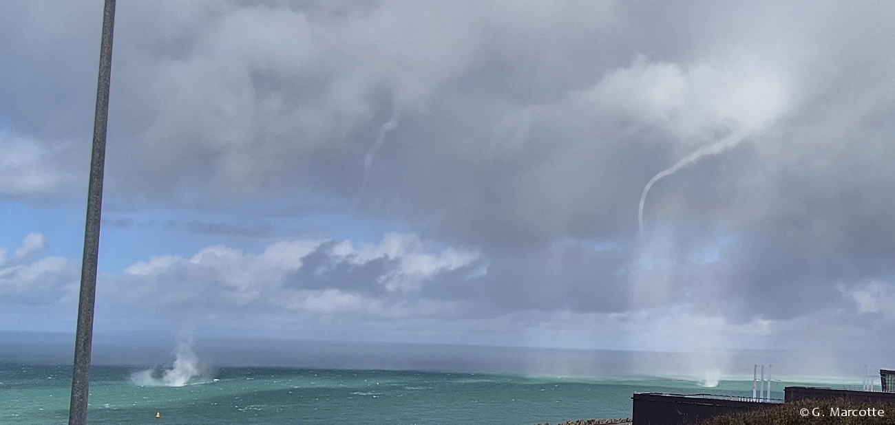 Deux trombes marines simultanées dans la Manche le 10 octobre