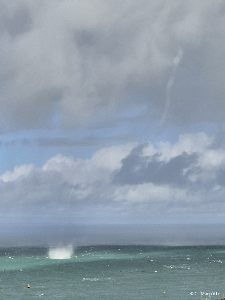 Deux trombes marines simultanées dans la Manche le 10 octobre