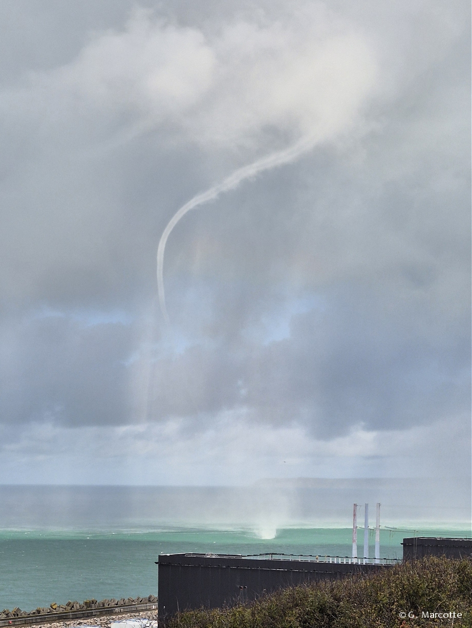 Deux trombes marines simultanées dans la Manche le 10 octobre