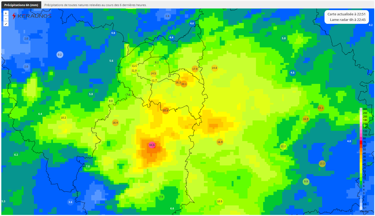 <p>La perturbation qui ondule depuis ce samedi 17 août matin entre Centre et Ardennes produit des pluies abondantes, notamment au sud de Paris. Les lames d'eau dépassent parfois 50 mm en 6h et 70mm en 24h, soit localement plus d'un mois de pluie en 24h.</p>