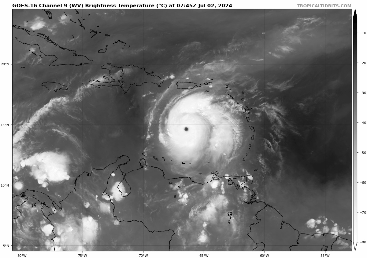 <p>Beryl s'est intensifié en catégorie 5 en mer des Caraïbes. Il s'agit de l'ouragan catégorie 5 le plus précoce jamais observé depuis le début des relevés dans l'Atlantique. Il s'agit également de l'ouragan le plus puissant observé en juillet dans l'Atlantique.</p>
