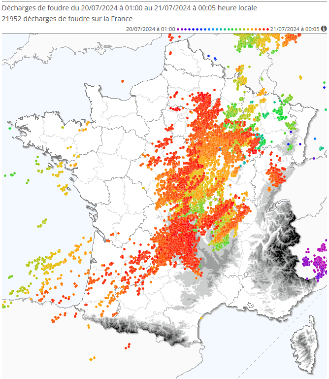 <p>Avec près de 22.000 éclairs, ce samedi 20 juillet se positionne dans le top 5 des journées les plus orageuses de 2024. Yonne, Aube et Allier arrivent en tête des départements les plus foudroyés.</p>
