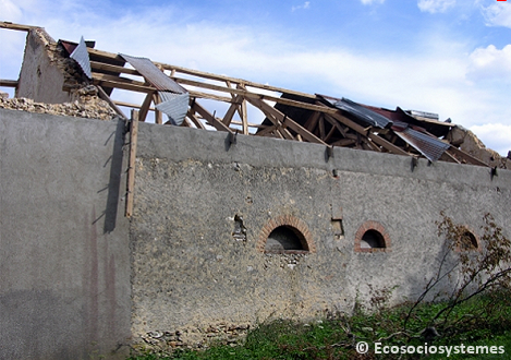 <p>Il y a 19 ans, le 28 juillet 2005, deux tornades frappaient presque simultanément le Cher. La plus forte, d'intensité EF2, concerna Ivoy-le-Pré, avec toitures arrachées, hangars détruits et de sévères dommages dans la forêt de la commune. Plus d'infos dans le dossier en lien.</p>