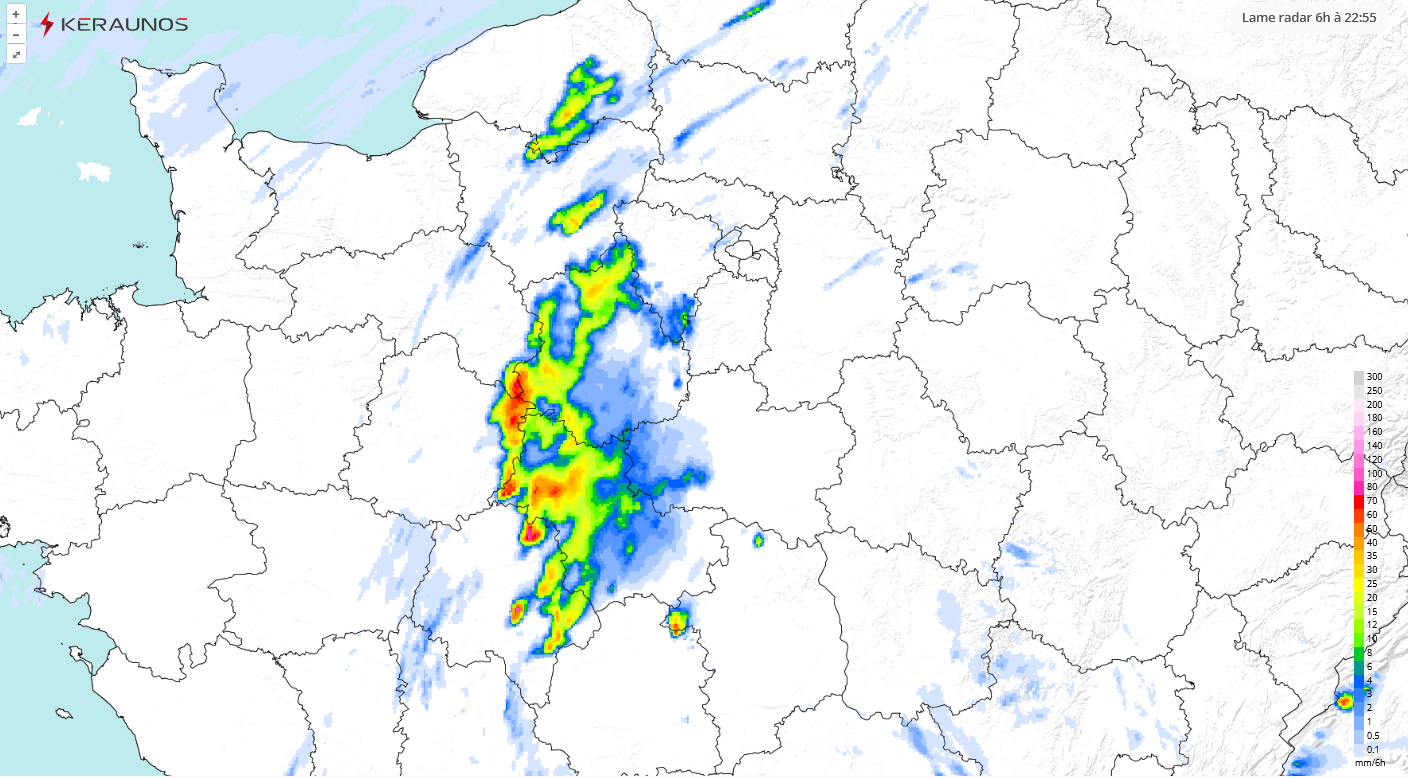 <p>Les orages ont été forts, peu mobiles et très pluvieux au cours des dernières heures, notamment sur la région Centre. Les lames d'eau dépassent localement 50 mm entre Indre-et-Loire, Loir-et-Cher, Sarthe et Eure-et-Loir.</p>