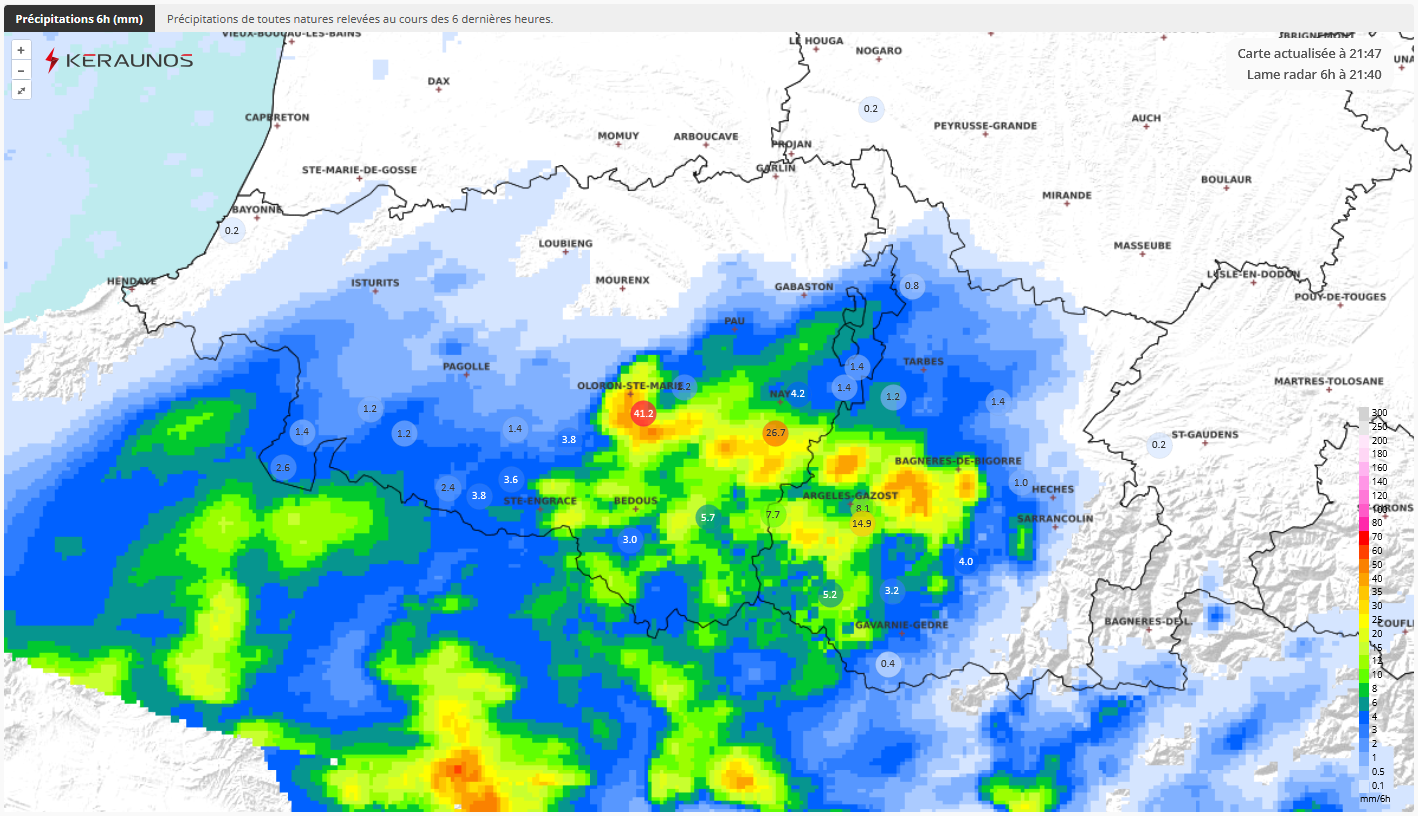 <p>Les pluies sont localement fortes sous orages ce soir au pied des Pyrénées, notamment entre Oloron-Sainte-Marie et Bagnères-de-Bigorre. Les lames d'eau dépassent parfois 40 mm en peu de temps.</p>