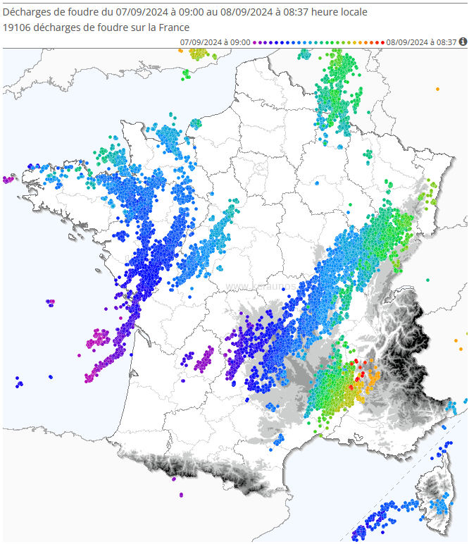 <p>Ce samedi 7 septembre, les orages ont été bien pluvieux, notamment dans le nord-ouest du pays, et entre Gard et Ardèche. Ils ont également produit une forte activité électrique localement, avec près de 20.000 éclairs détectés.</p>