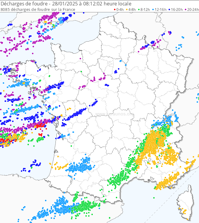 <p>Plus de 8000 éclairs détectés sur la France hier lundi avec des orages de masse d'air froid et une activation très marquée d'un front froid secondaire entre Cévennes et Alpes. Près de 1000 éclairs ont été enregistrés sur l'Isère et sur la Drôme.</p>