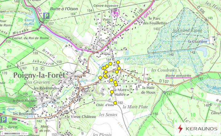 Principaux dégâts relevés suite à la microrafale observée à Poigny-la-Forêt (Yvelines) le 21 mai 2014. Jaune : dommages limités. © KERAUNOS (fond de carte : Géoportail)