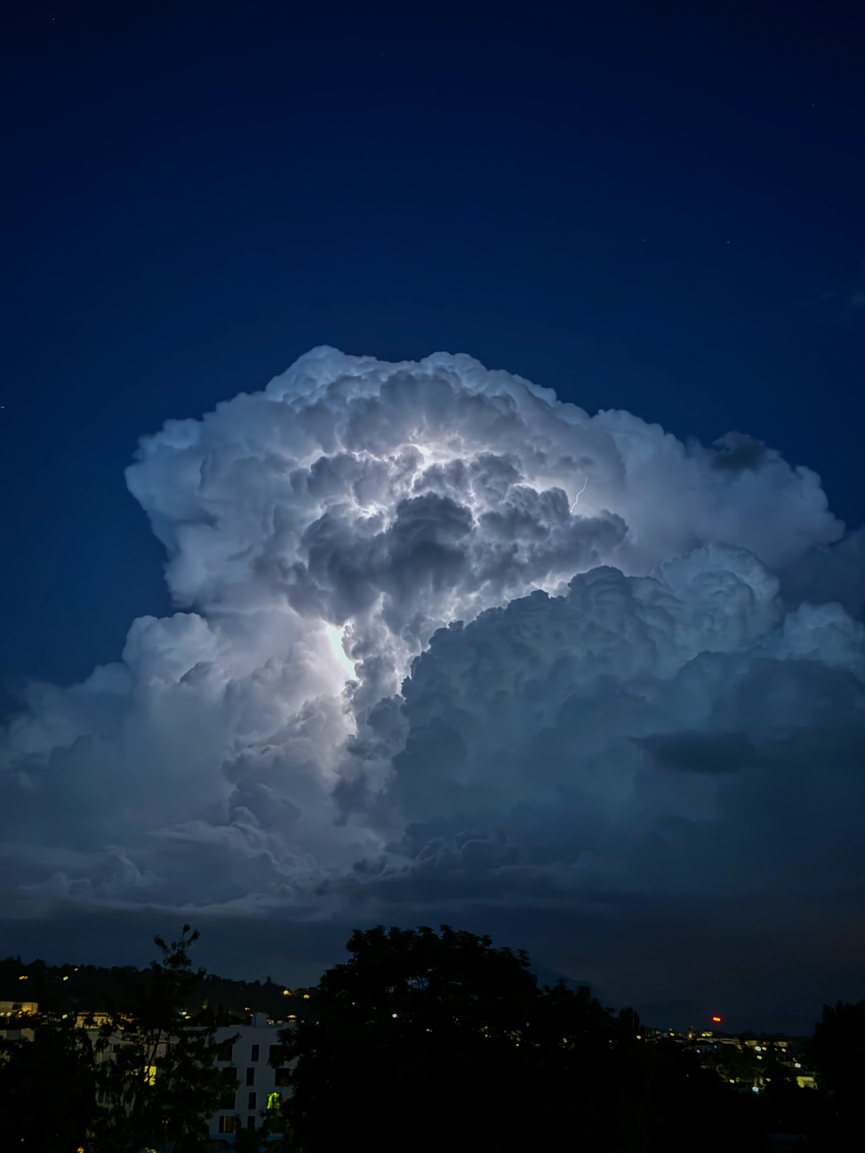 Cumulonimbus avec apparition d’orages situé en Haute Savoie  situé au dessus de Bonneville - 01/08/2024 22:00 - Alexia Eeckman