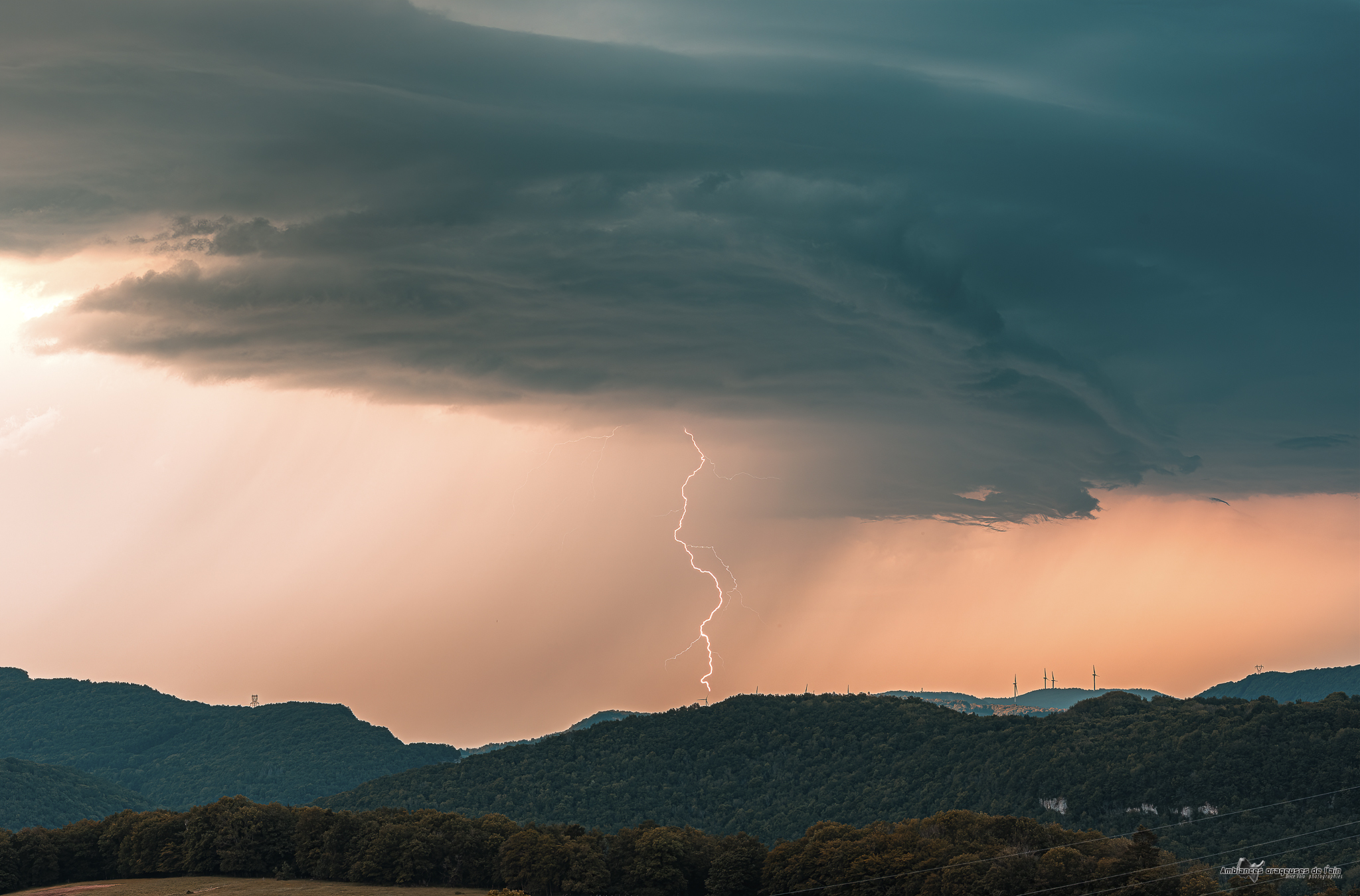 orage en soirée sur le departement de l'ain - 07/06/2024 19:00 - brice volo