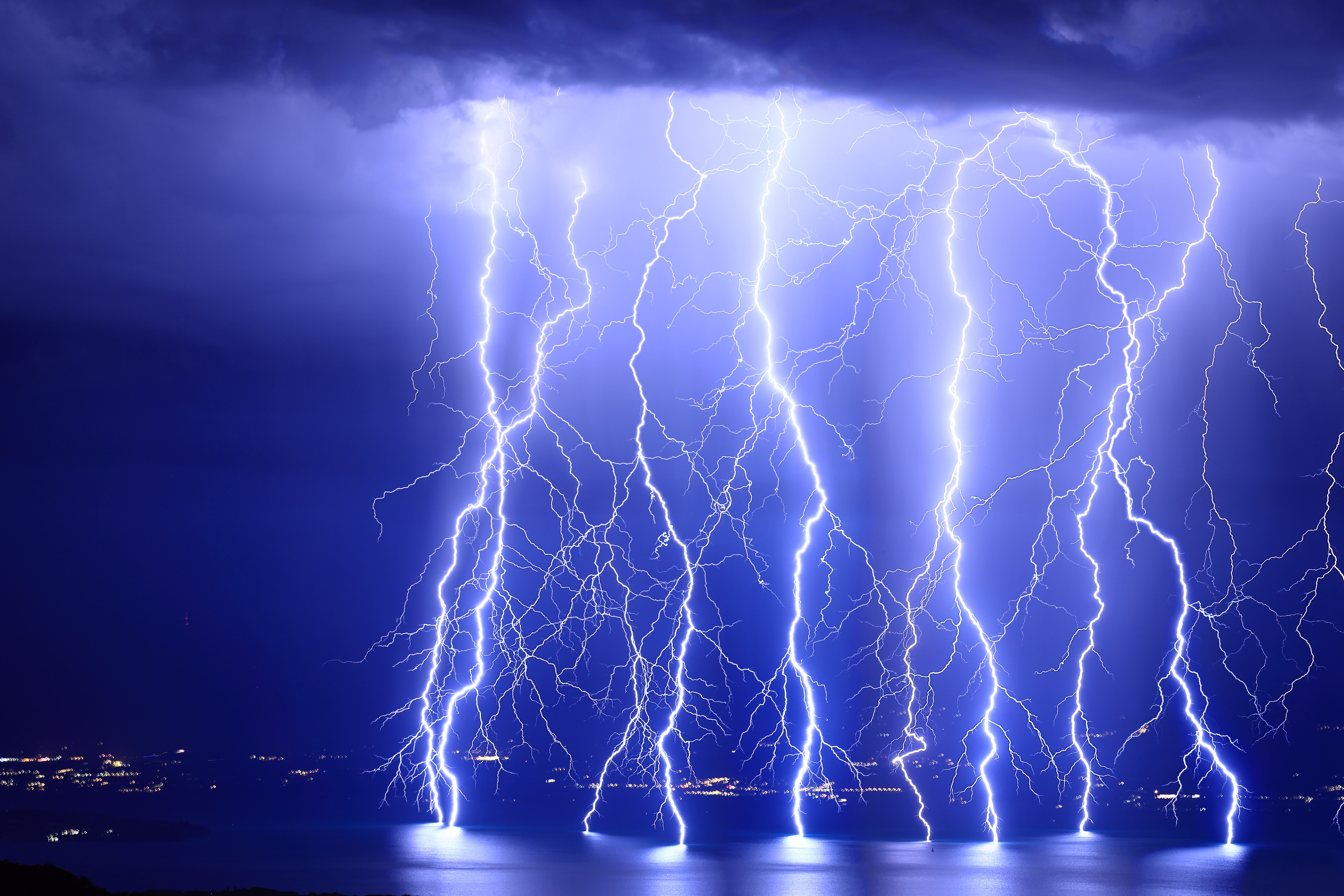 Orage sur le lac Léman et ses alentours - 12/08/2024 01:00 - Maxime Van de poel