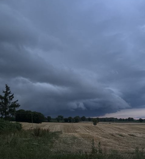 Cellule orageuse dans l'axe la charité sur loire-> clamecy 58 - 11/07/2024 22:03 - Thibault Sennepin