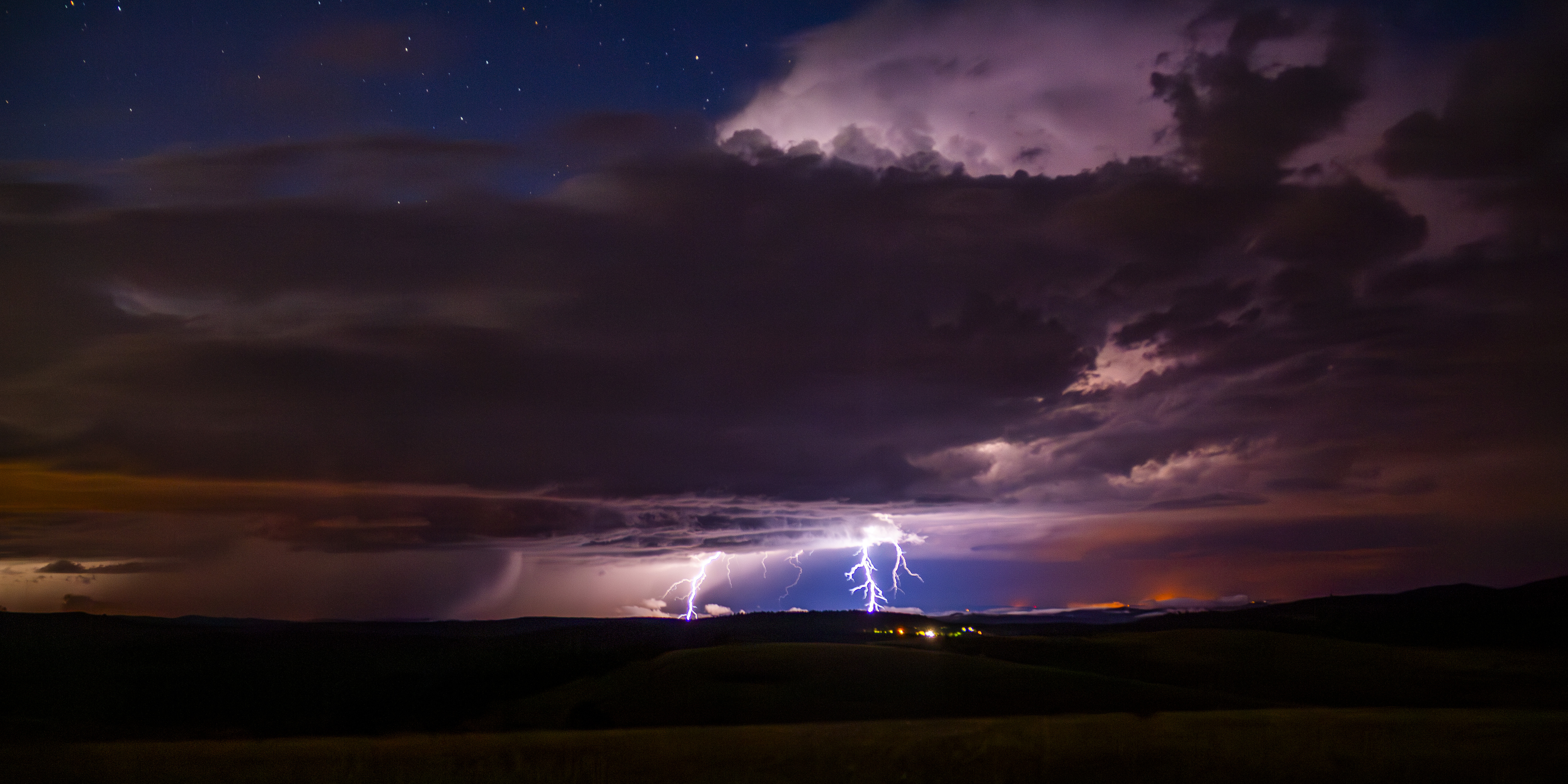 Orages Sud Lozère, vu depuis le causse Méjean - 11/07/2024 23:00 - Nicolas Guédon