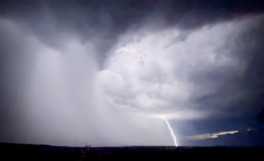 Orage le soir du 11/07 dans l Ain - 11/07/2024 22:00 - René-Jean BAYONAS