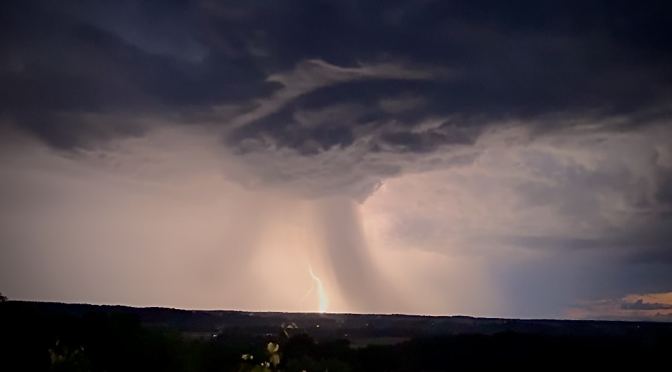 Orage du 11/07  le soir dans l Ain - 11/07/2024 22:00 - René-Jean BAYONAS