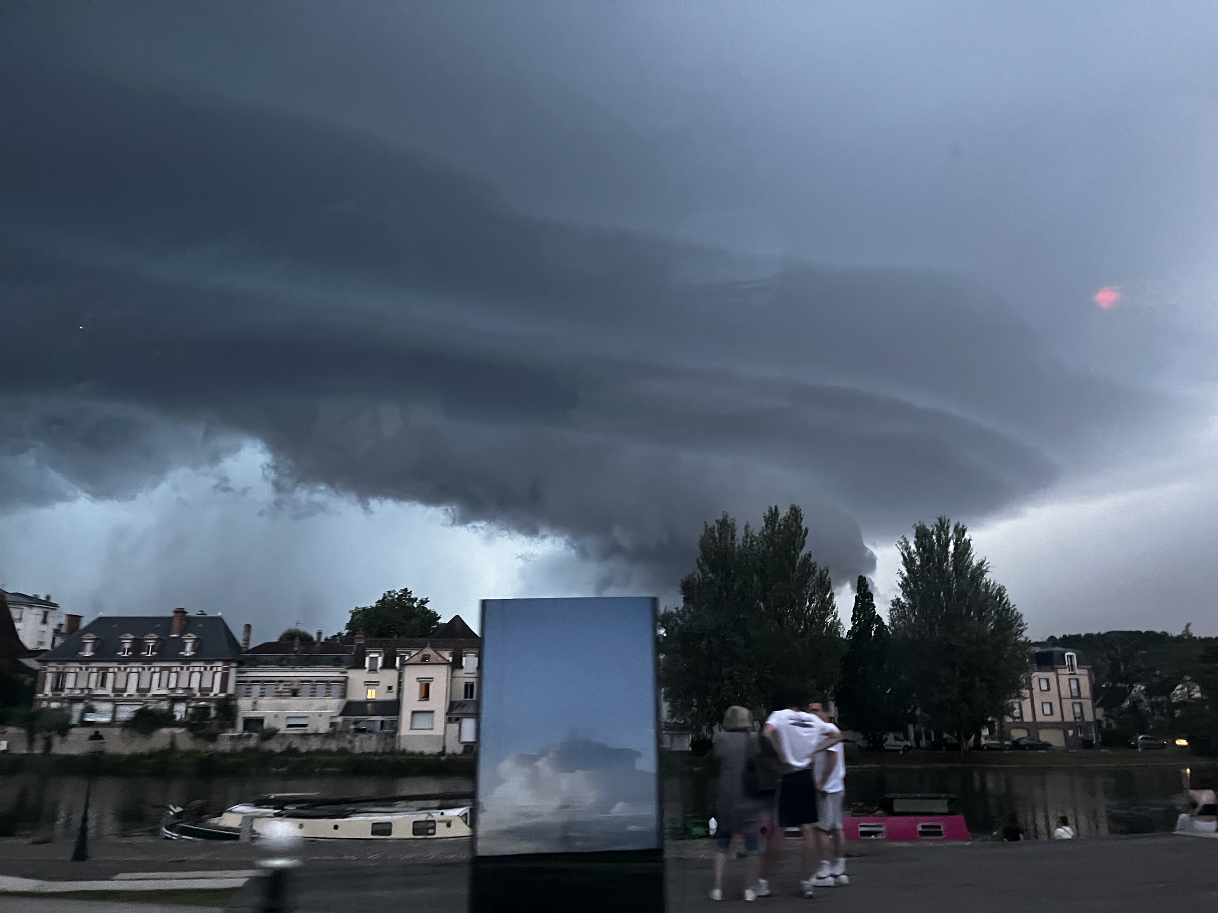 Orage supercellulaire à Sens (89) le 11 juillet 2024 au soir - 11/07/2024 21:44 - Hugo Fialaix