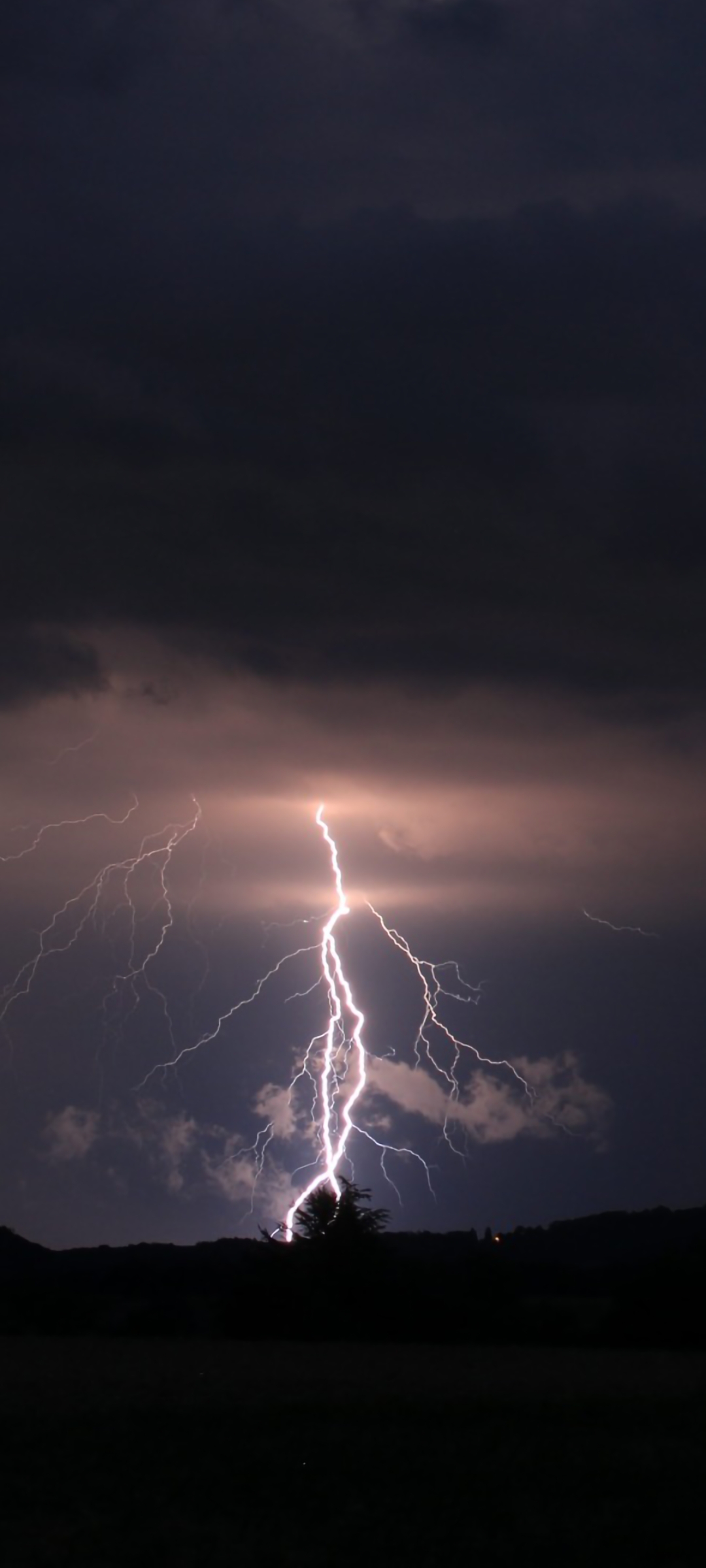 Orage du 13 août proche de bouegoin jallieu - 13/08/2024 22:20 - Dylan Meiller