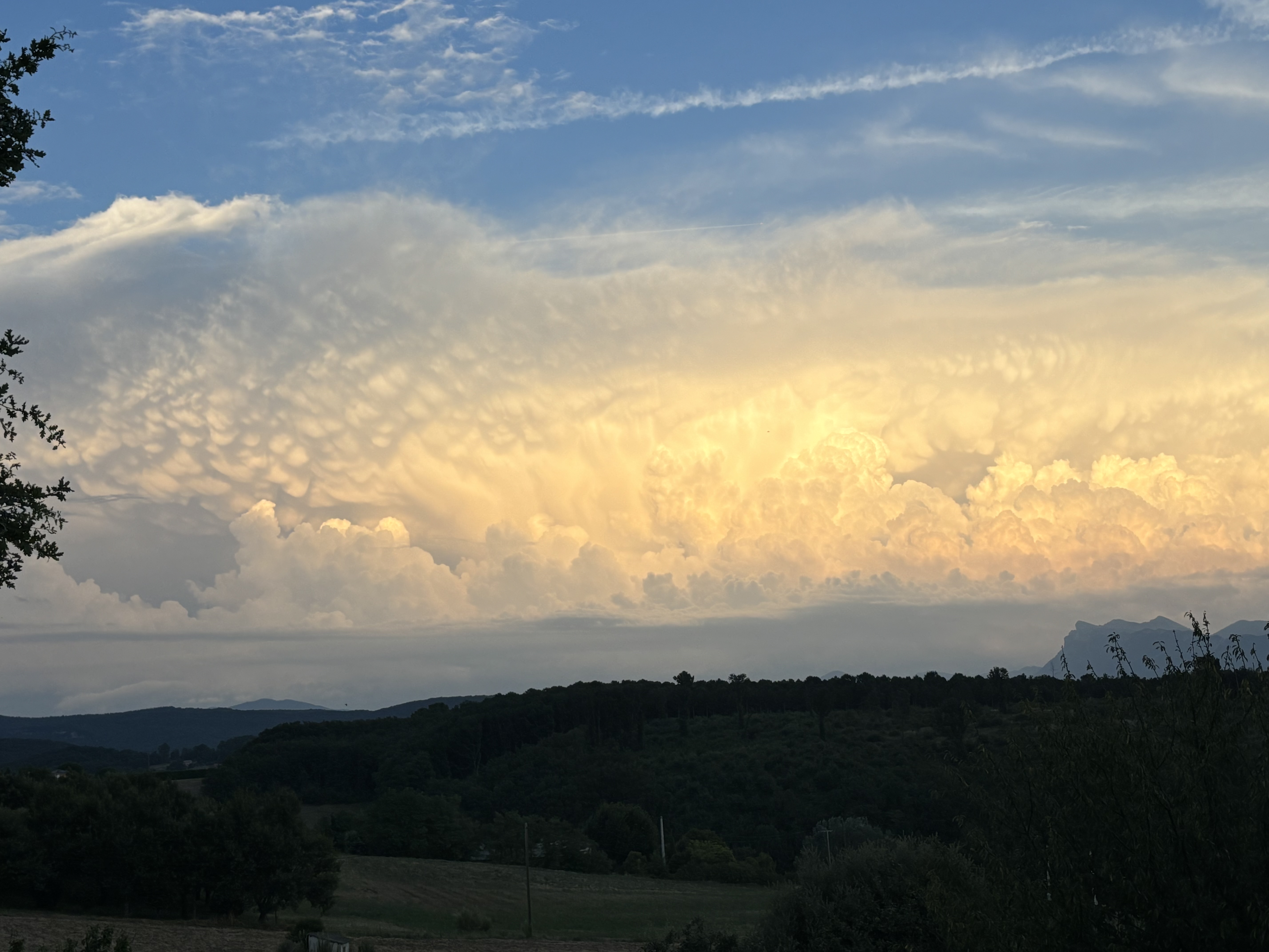 Mammatus au dessus des 3 becs - 14/08/2024 20:20 - Cindy COLLET MATRAT