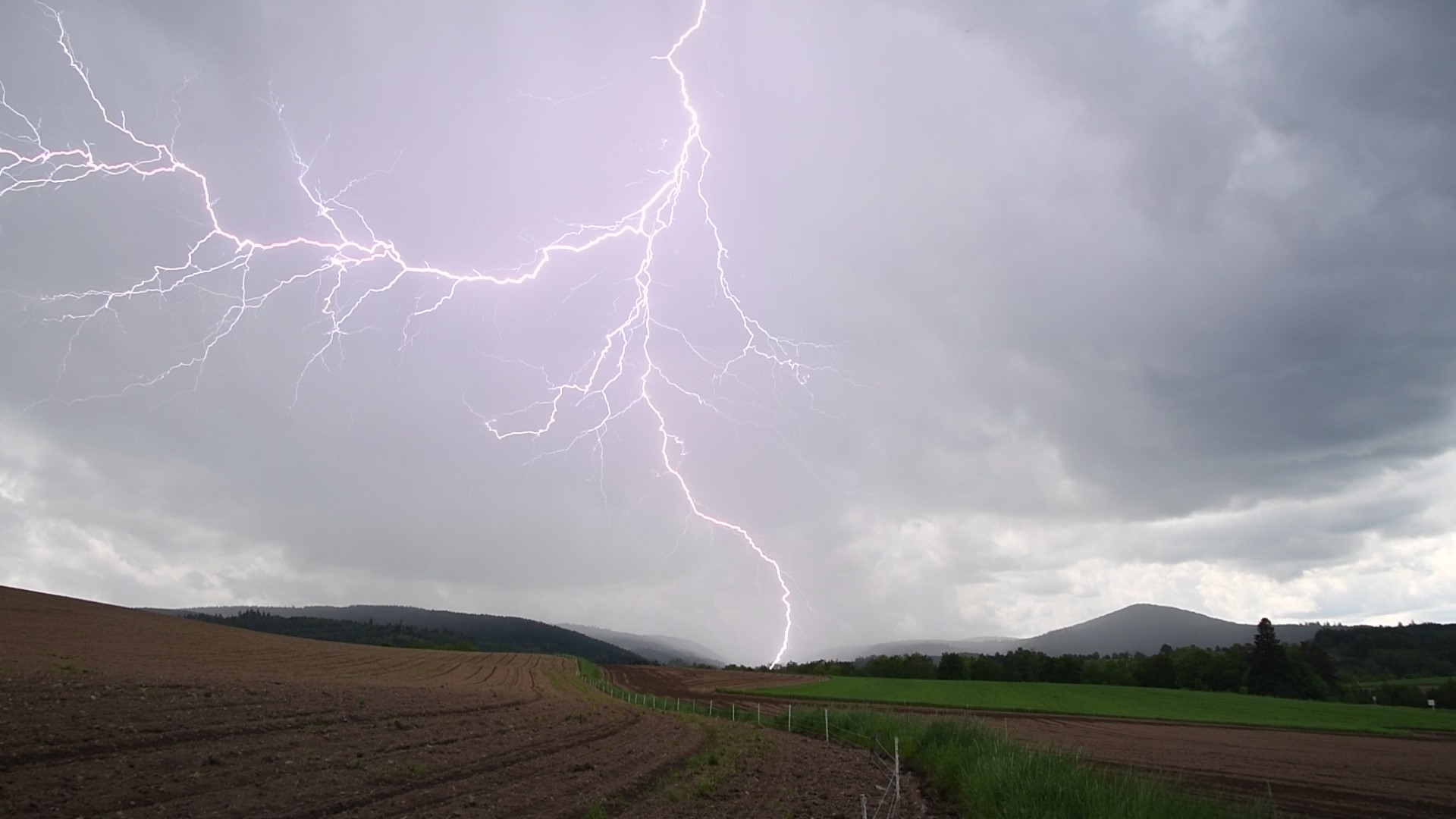 Impact de Foudre venu d'un Orage Monocellulaire, dans le massif des Vosges - 20/05/2024 14:00 - Maël SIMON