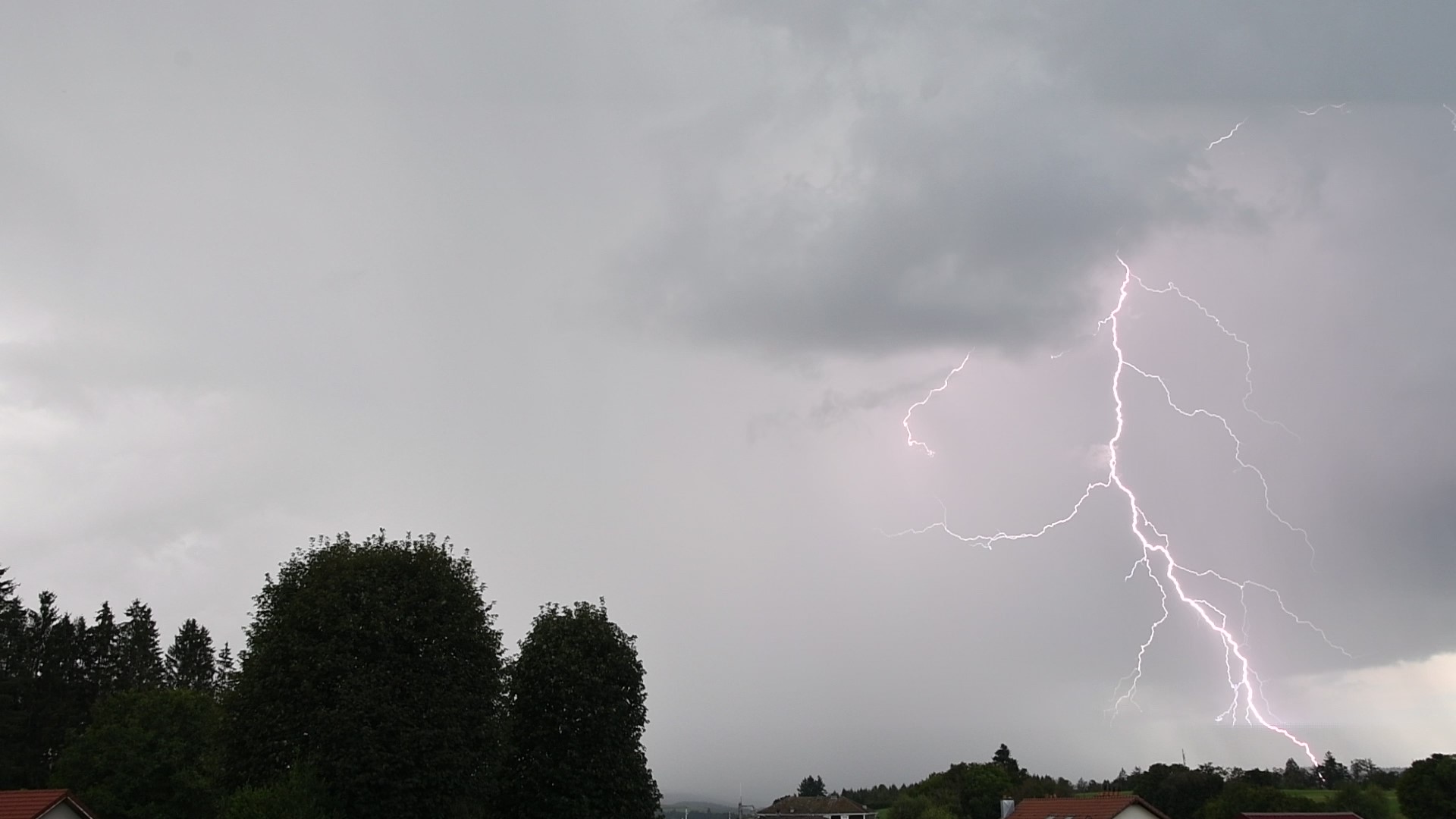 Orage orographique sur les Vosges avec un impact de foudre. - 21/09/2024 17:00 - Maël SIMON