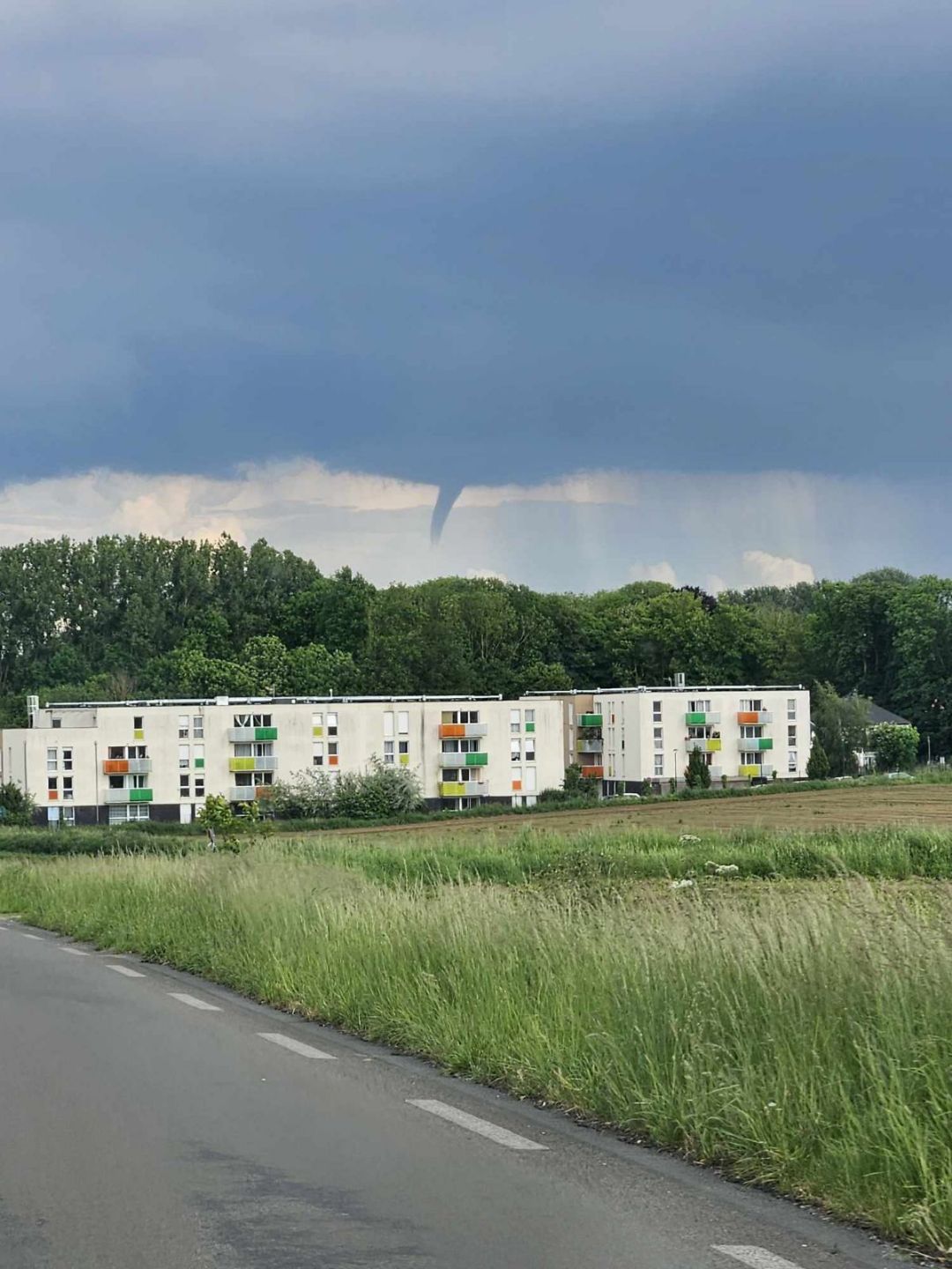 Tuba aperçu vers 20:20  d' Achicourt dans le Pas-de-Calais. - 23/05/2024 20:23 - Maxime Bernas