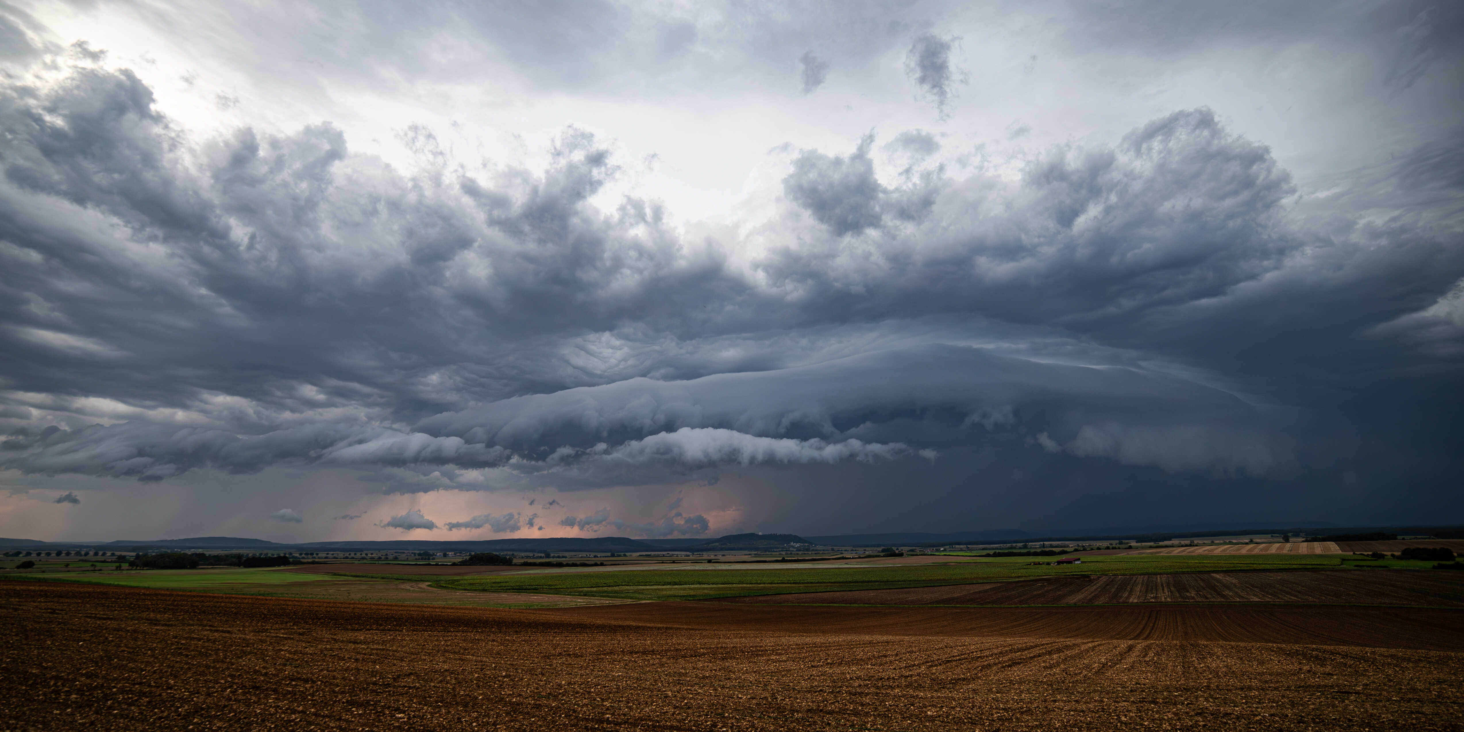 Magnifique Arcus au dessus de la plaine Meusienne (Seicheprey 54)
Peu de foudre mais un spectacle qui se suffit à lui même!! - 24/08/2024 19:00 - ARNAUD LAROCHE