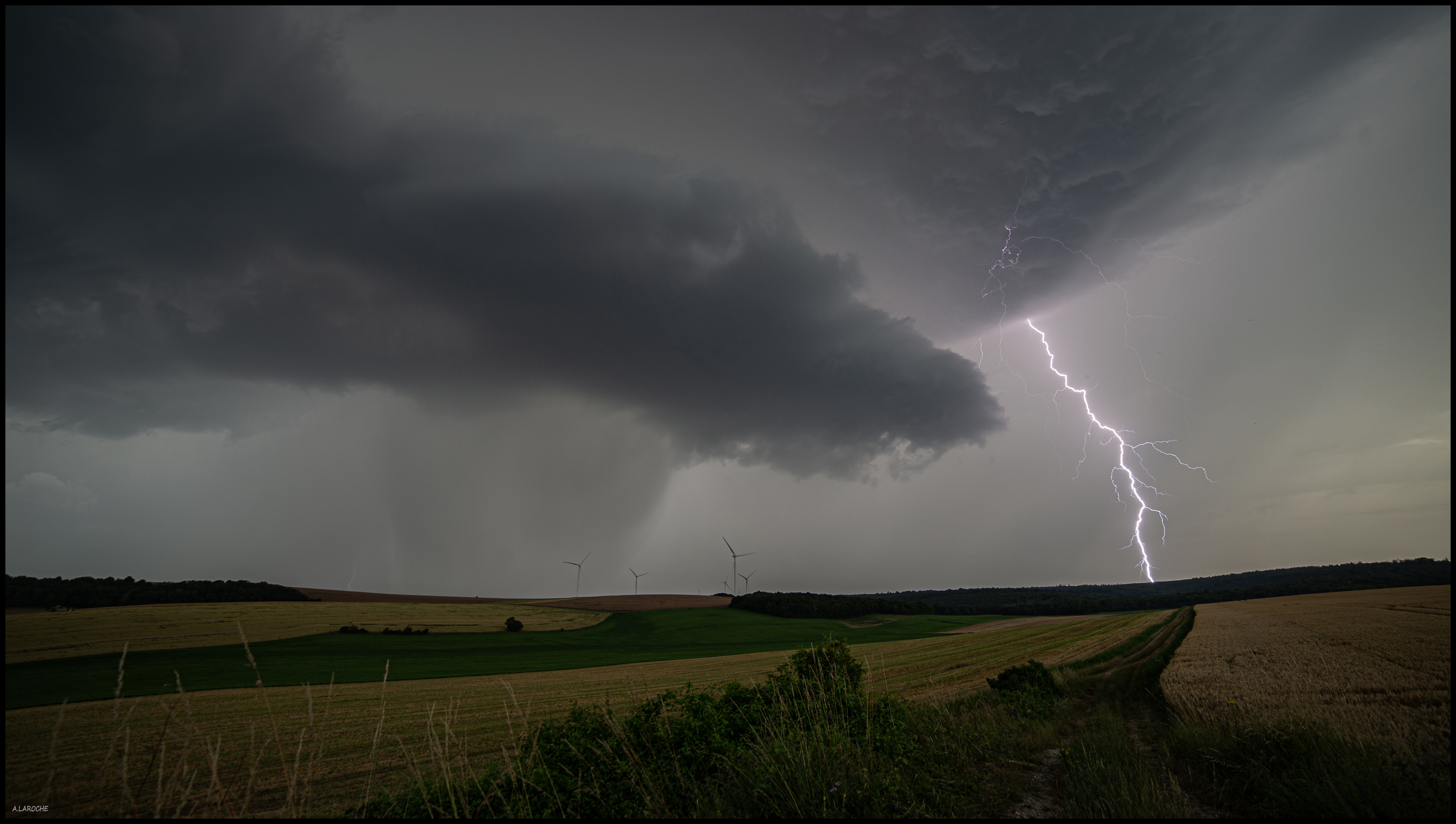 Très belle cellule orageuse de samedi soir sur la région de Commercy dans la Meuse - 29/06/2024 20:00 - arnaud LAROCHE