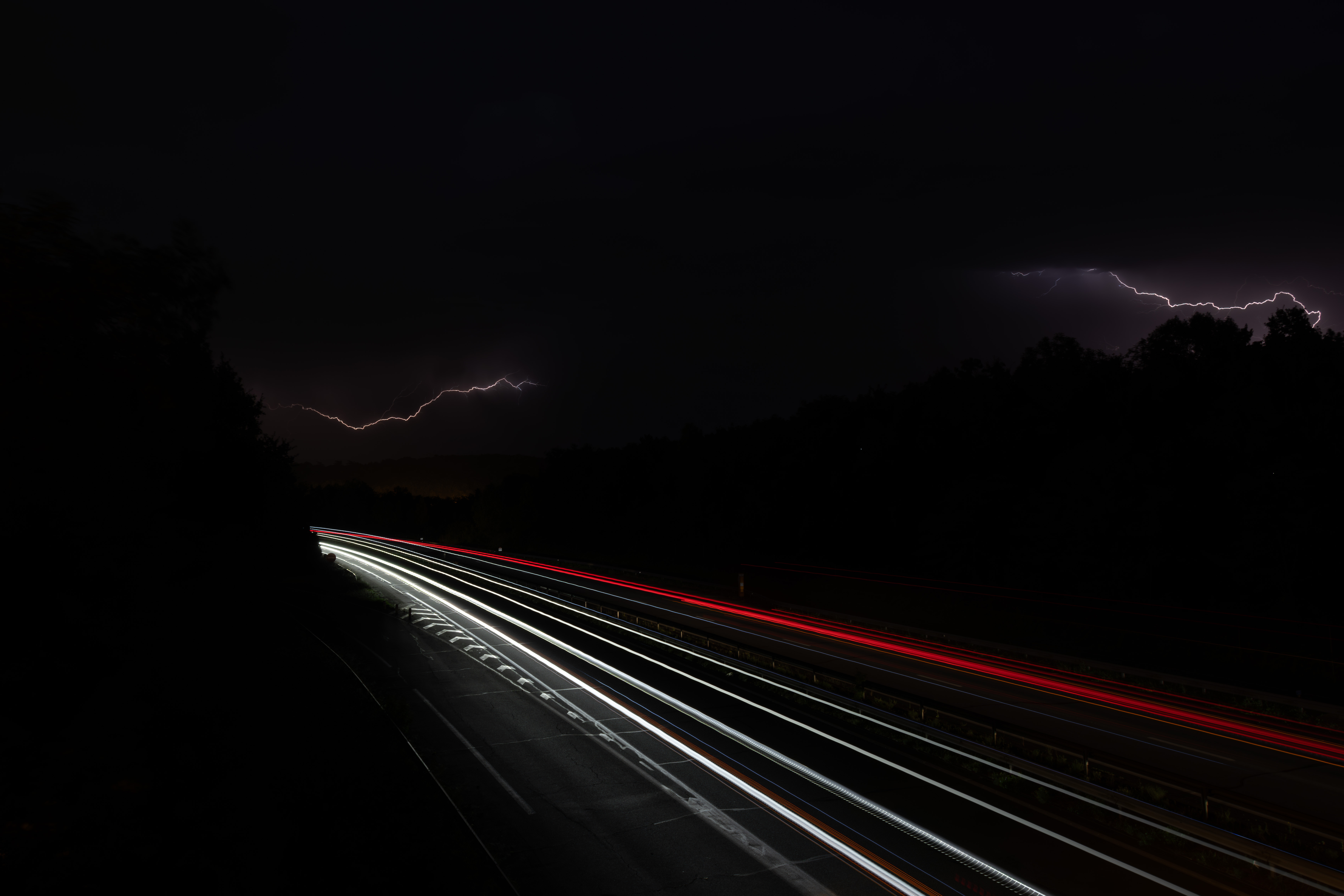 Éclairs surmonté de lightpainting sur un pont d'autoroute à estillac (47) - 30/07/2024 23:00 - Benjamin Charles