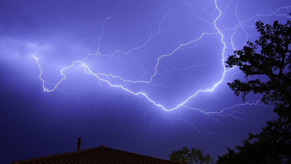 Orage du 30 Juillet 2024 vu depuis Mimizan en direction du Sud Ouest - 30/07/2024 00:15 - Cédric Darrigrand