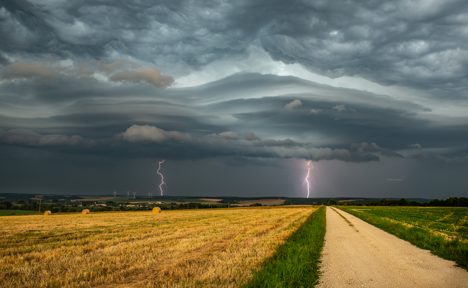 Puissants orages ce matin en Lorraine (Rafale proche de 90Km/h a Nancy) quelques vues de ces derniers du coté de Vertuzey dans la Meuse ?? - 31/07/2024 08:34 - Kévin Leclercq