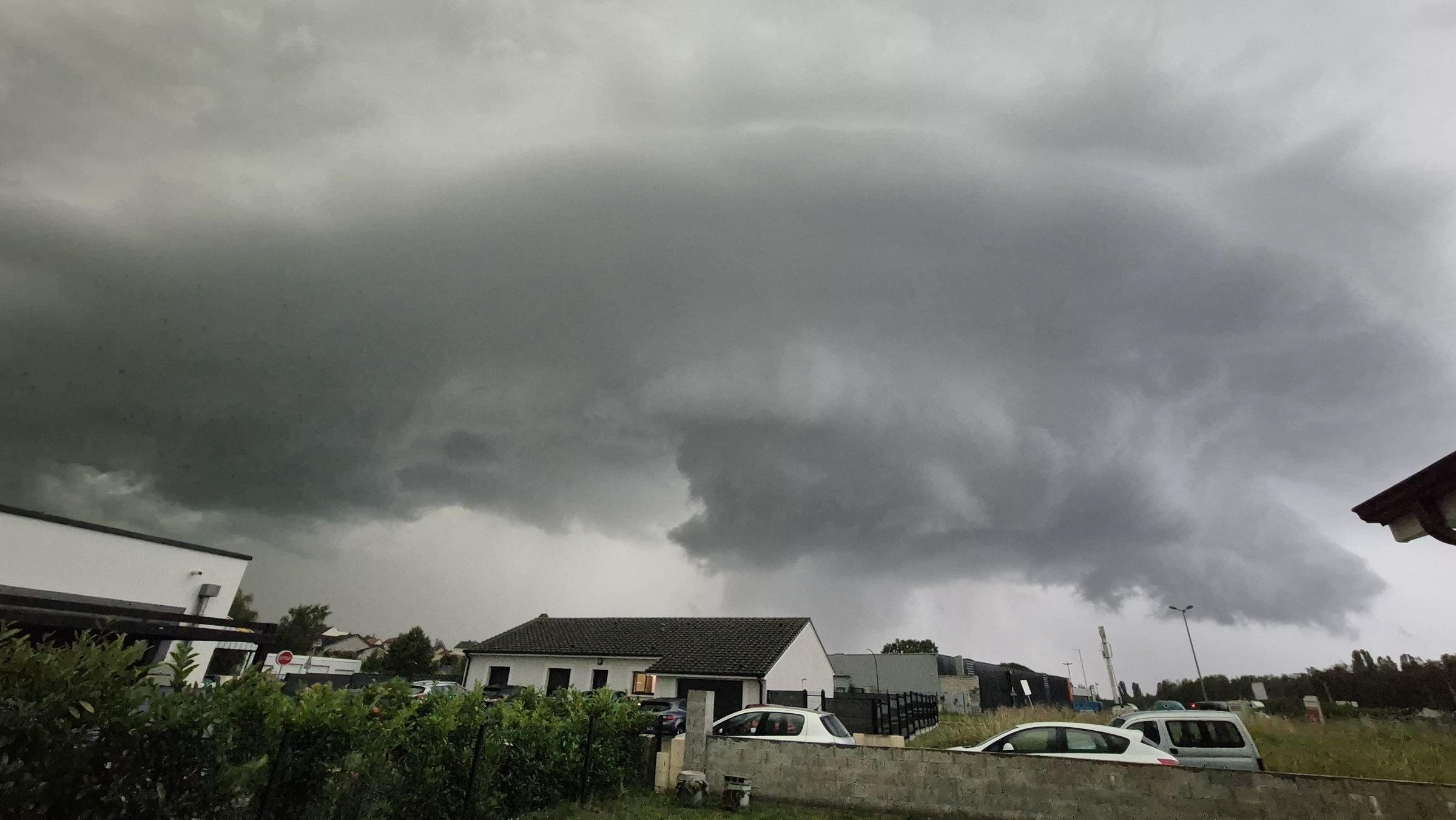 Cellule orageuse en transit sur la commune de l'Hôpital (Moselle). - 29/06/2024 00:00 - David LANGENFELD