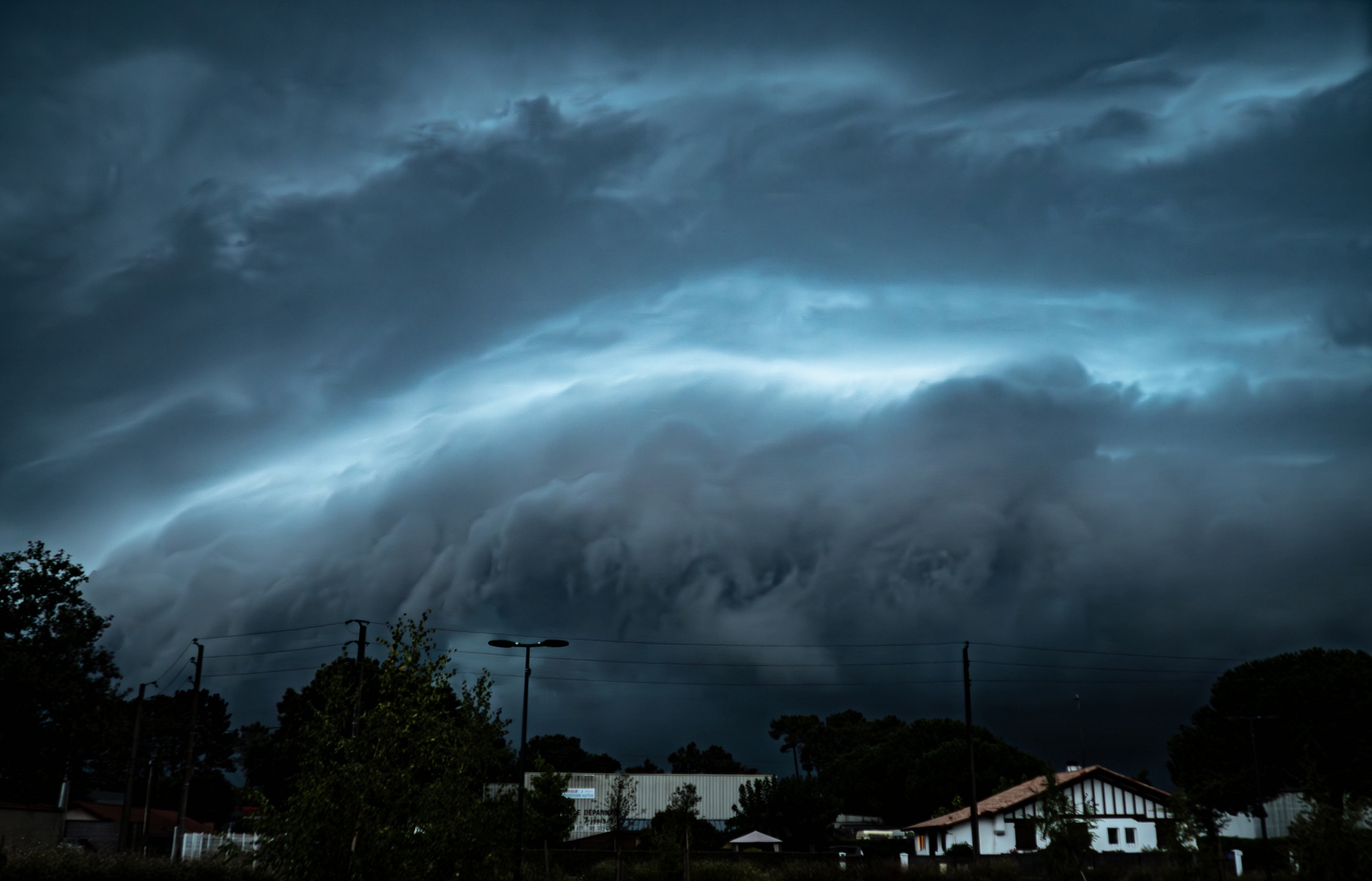 Arcus turbulent à l'avant d'un orage dans les Landes. - 31/08/2024 20:00 - S. MONNIER