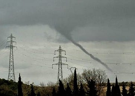 Tornade probable vers Pézilla-la-Rivière (Pyrénées-Orientales) le 7 avril 2010