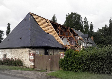 Tornade EF1 à Saint-Pierre-de-Manneville (Seine-Maritime) le 7 juillet 2012