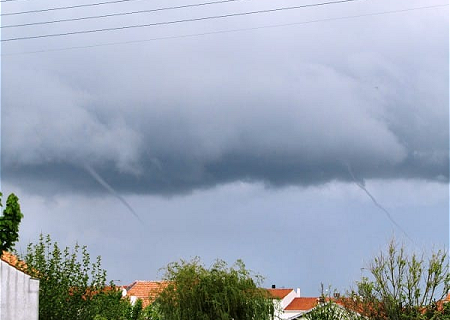 Grêle, supercellules, fortes pluies et tubas les 1er et 2 mai 2013