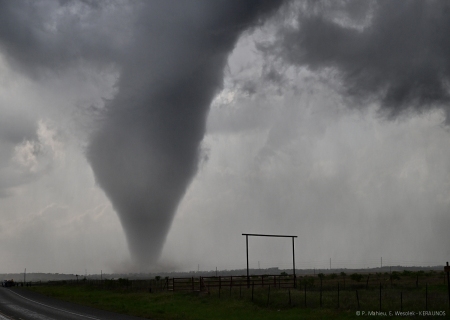 USA 2024 : tornade à contre-flux à Anson (Texas) le 2 mai