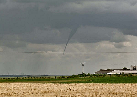 Tornade probable vers Creney-près-Troyes (Aube) le 9 juin 2011