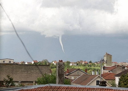 Tornade EF0 aux Baroches (Meurthe-et-Moselle) le 10 mai 2016